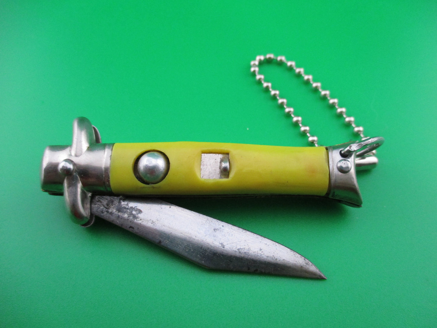 z Colonial SNAPPY Yellow Keychain switchblade vintage