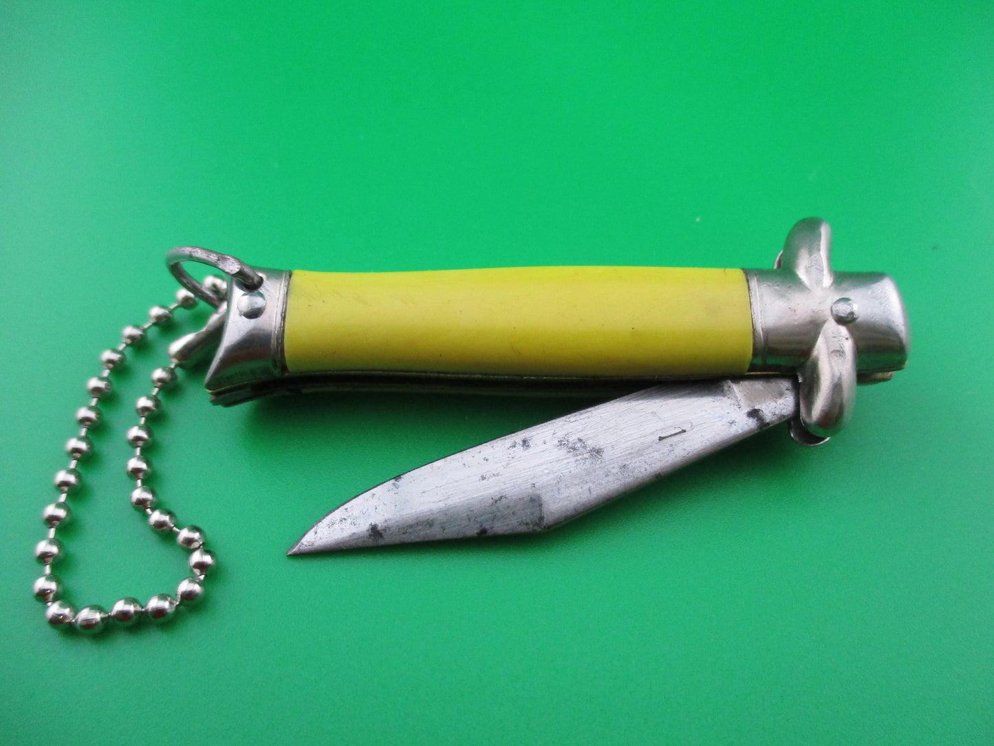 z Colonial SNAPPY Yellow Keychain switchblade vintage