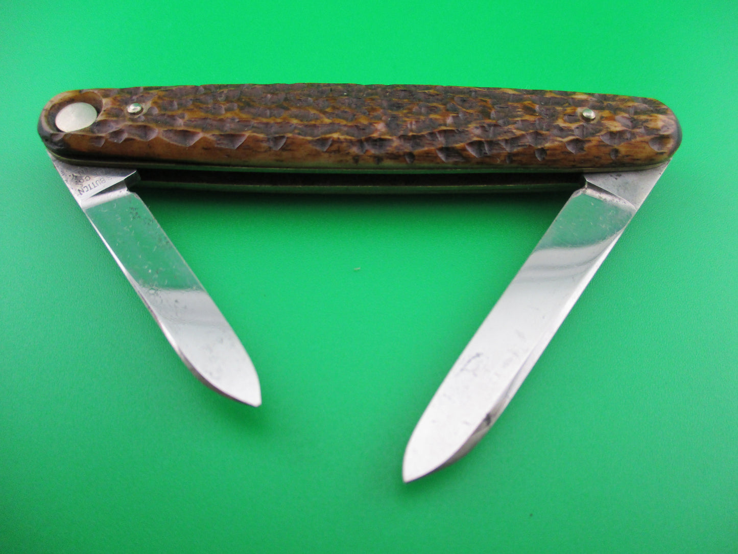 z Press Button Knife Co Medium double bone Etched NOTREVO