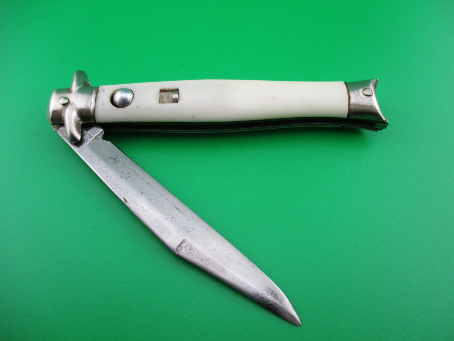 z Colonial SHUR SNAP Bowtie White Vintage switchblade