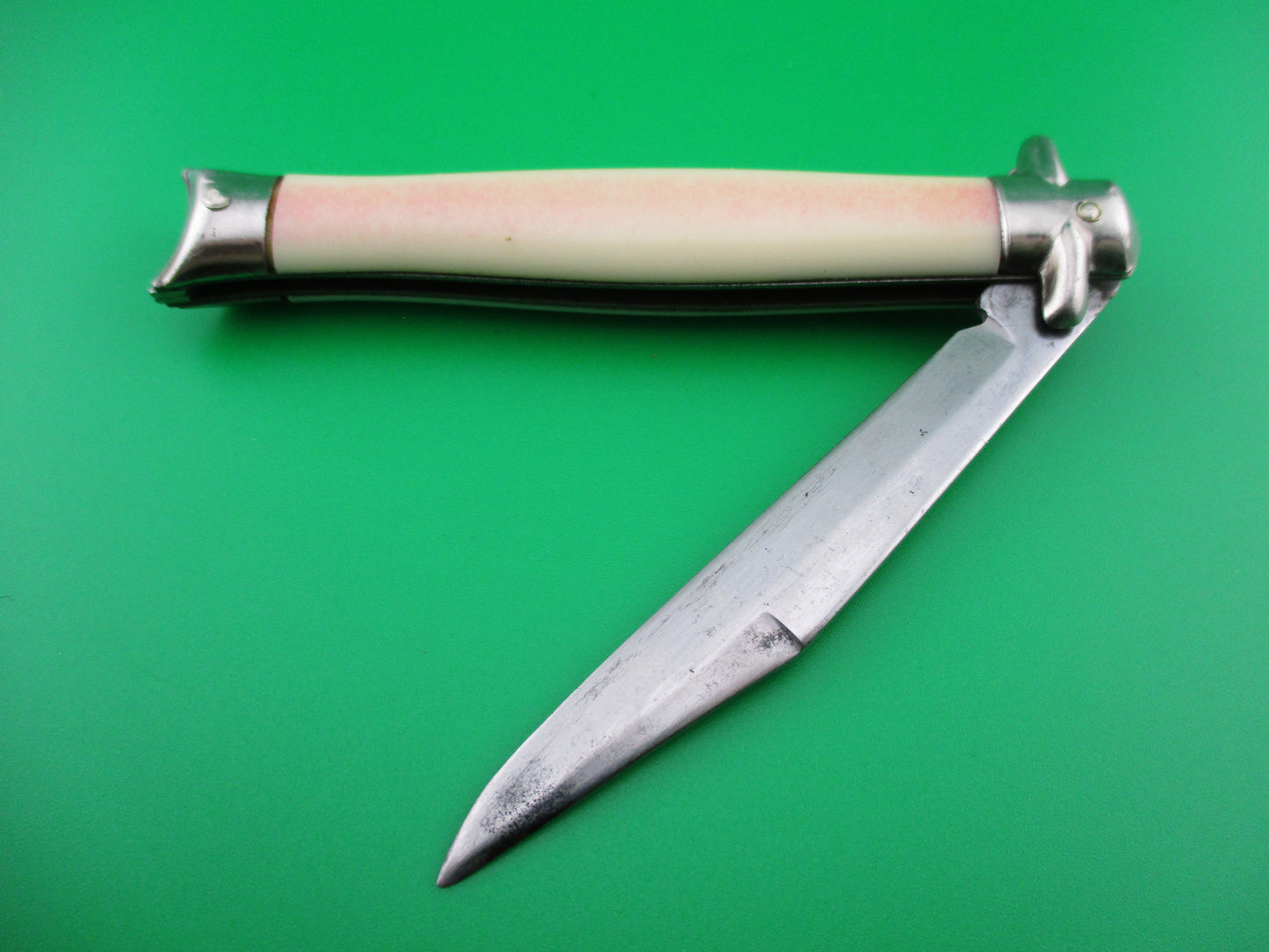z Colonial SHUR SNAP Bowtie White Vintage switchblade