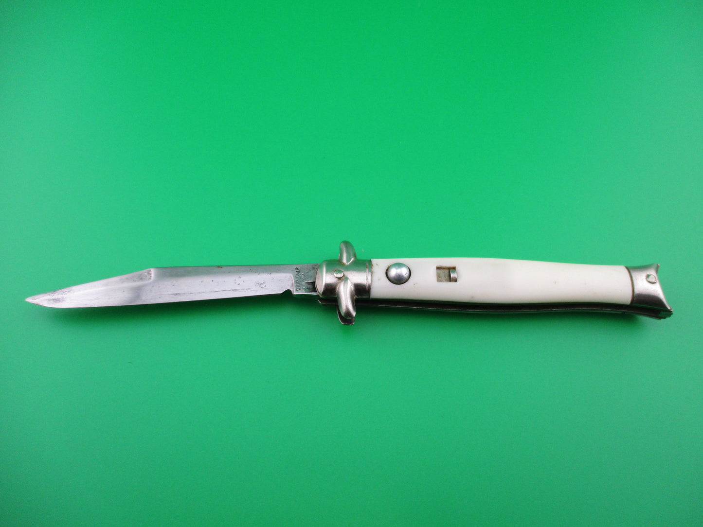 z Colonial SHUR SNAP Bowtie White Vintage switchblade