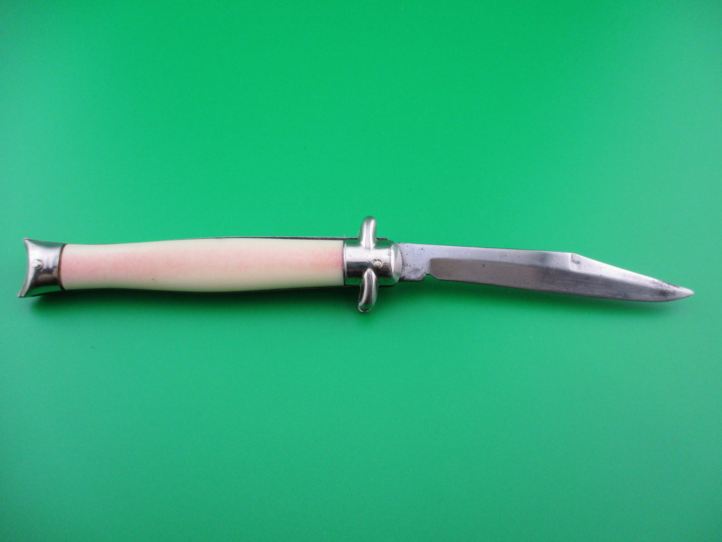 z Colonial SHUR SNAP Bowtie White Vintage switchblade