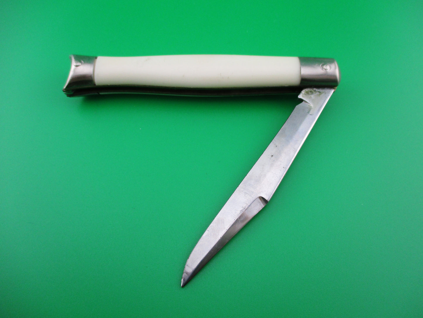 z COLONIAL SHUR SNAP Fishtail White late 50s American switchblade