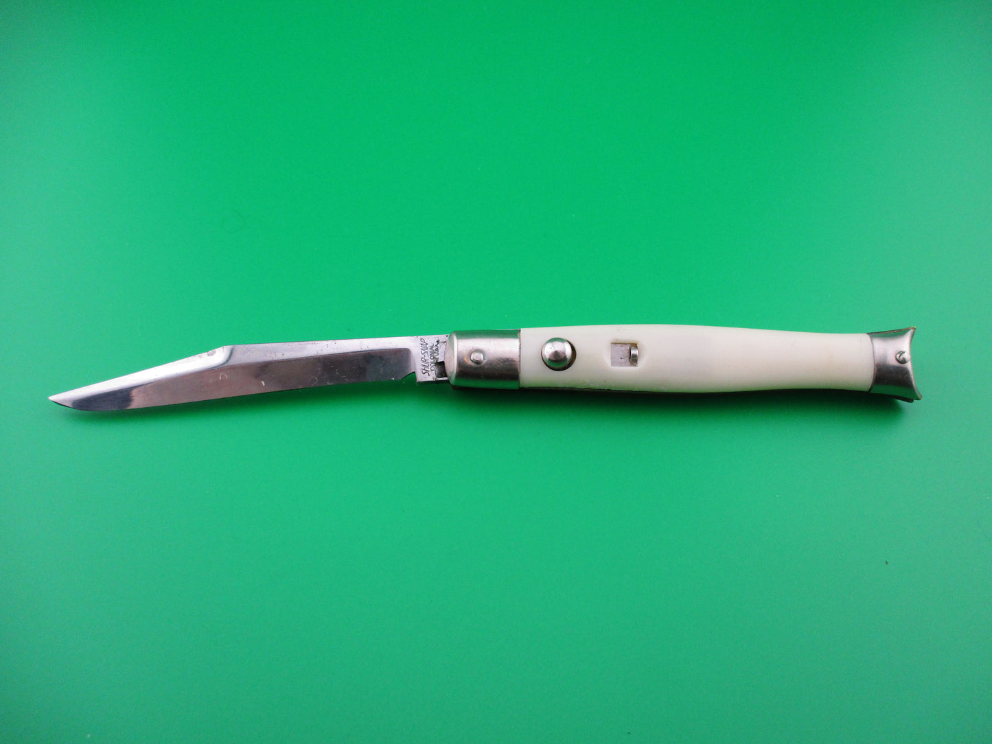 z COLONIAL SHUR SNAP Fishtail White late 50s American switchblade