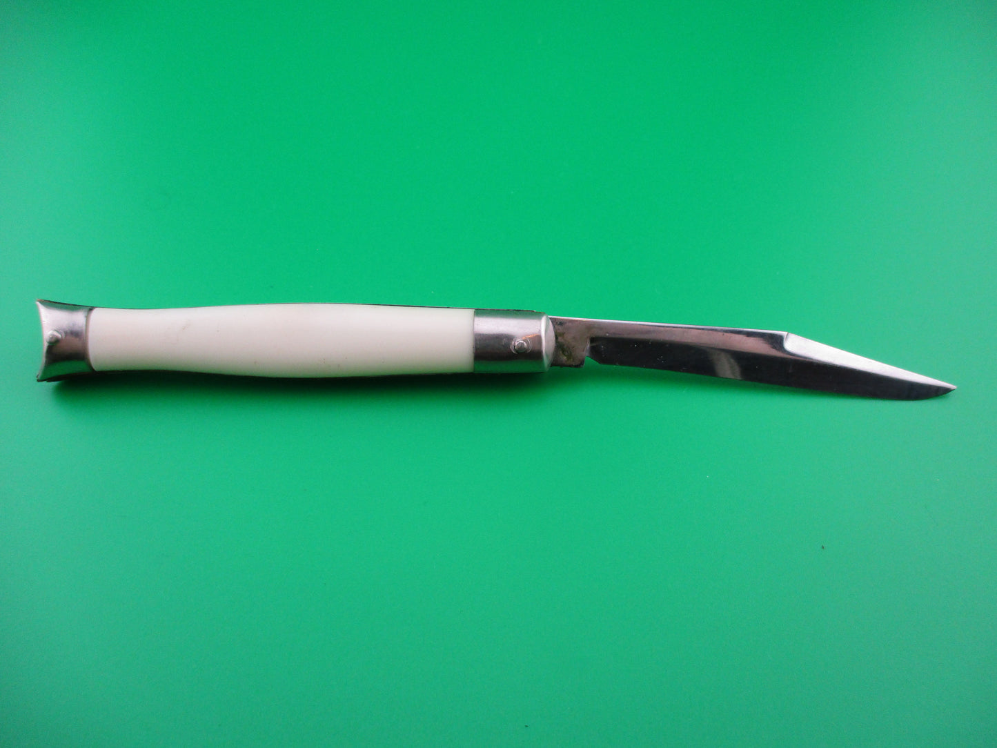 z COLONIAL SHUR SNAP Fishtail White late 50s American switchblade