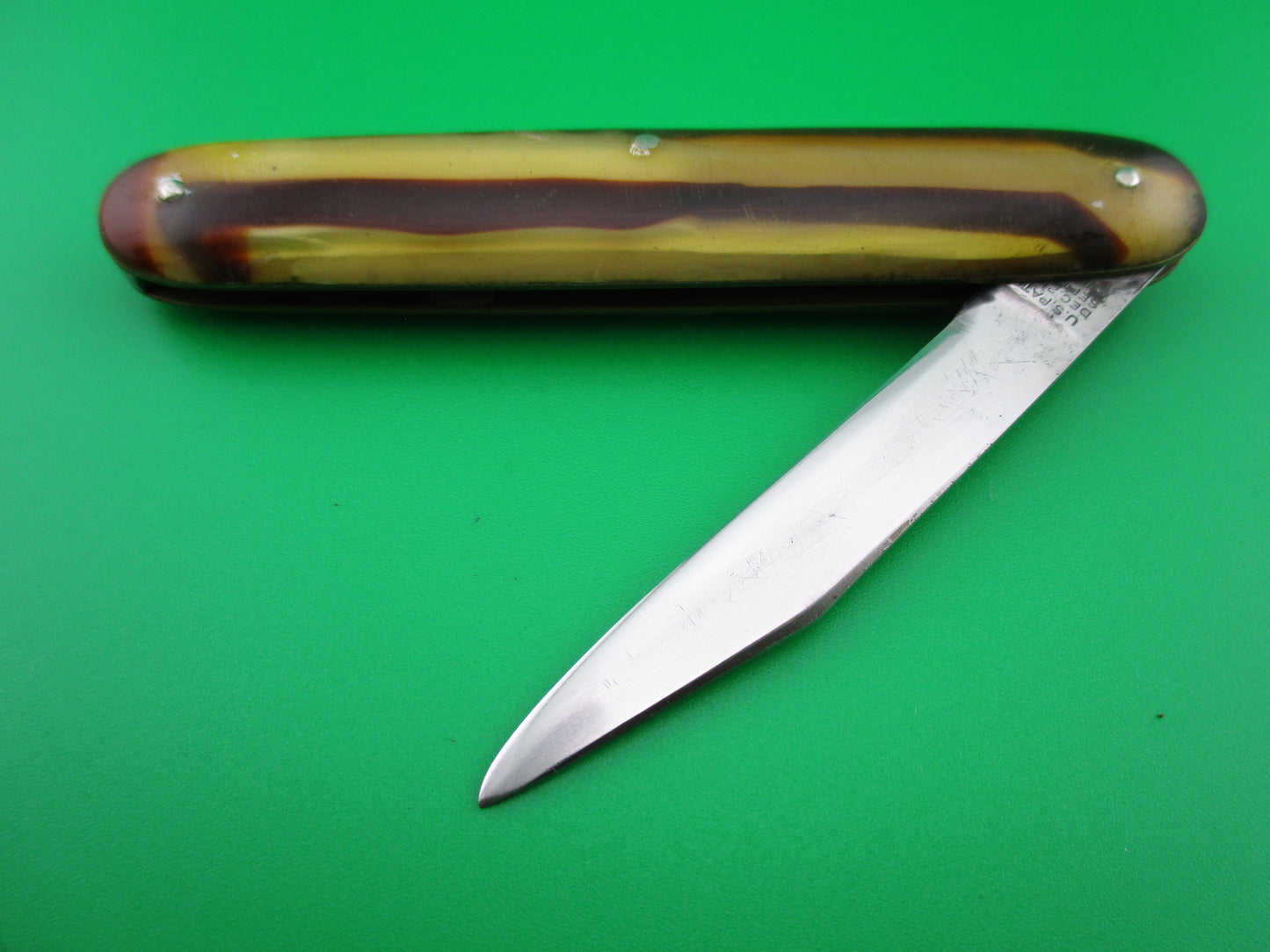 z Schrade Cut Co Single Jack Butter & Molasses cell switchblade