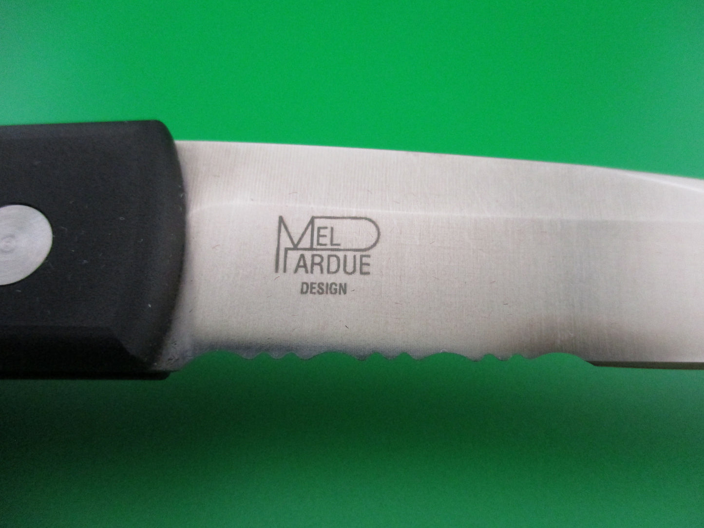 z BENCHMADE 3000S MEL PARDUE design Semi serrated blade automatic knife