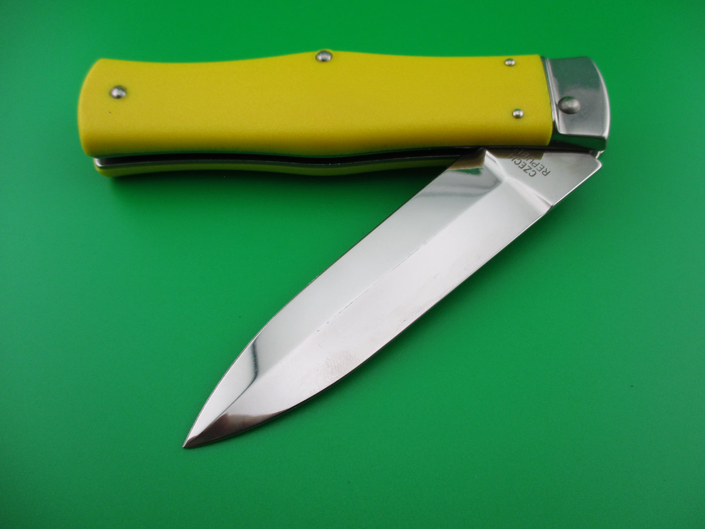 z MIKOV STAINLESS Yellow Lever automatic knife from CZECH REPUBLIC