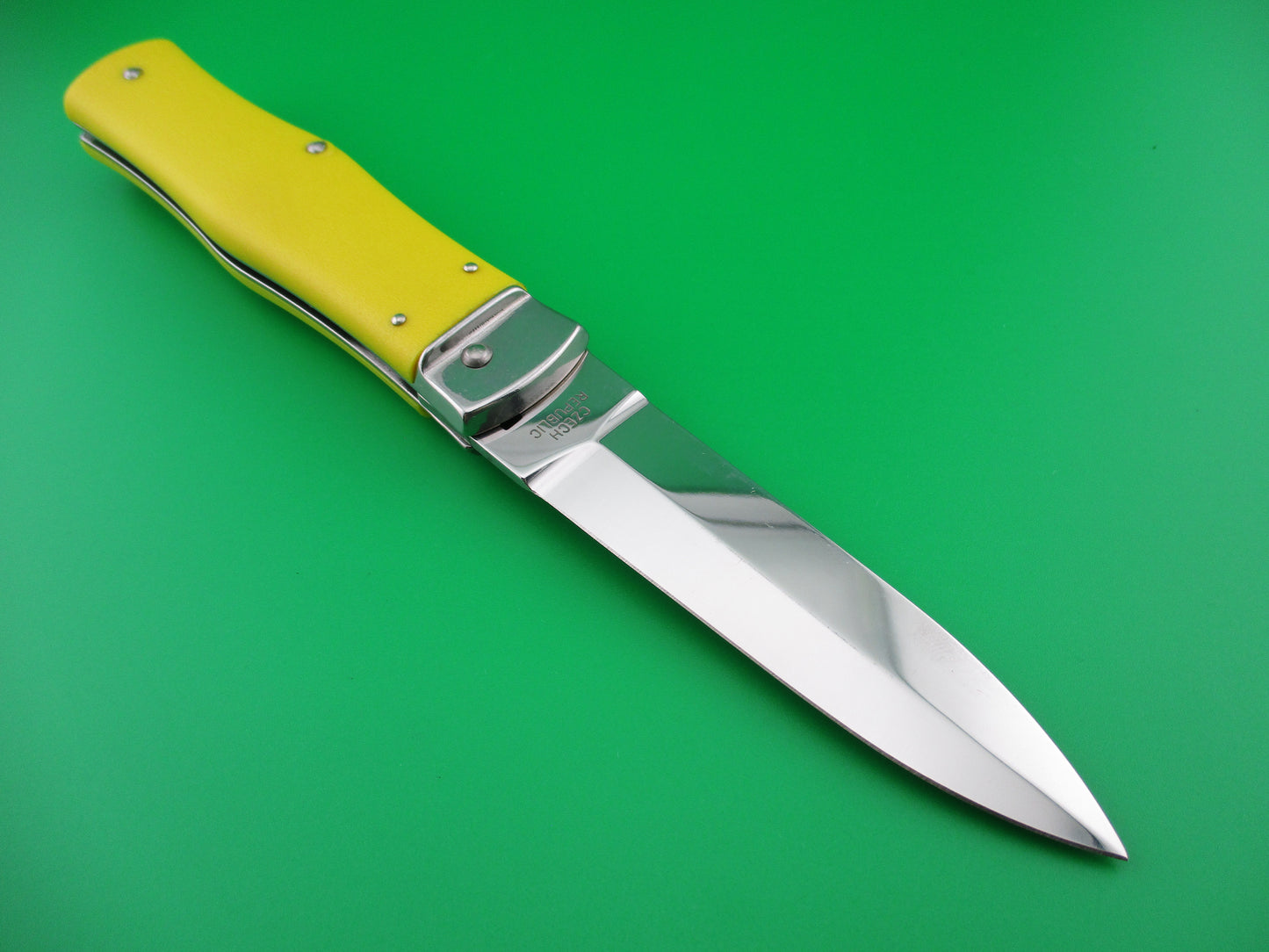 z MIKOV STAINLESS Yellow Lever automatic knife from CZECH REPUBLIC