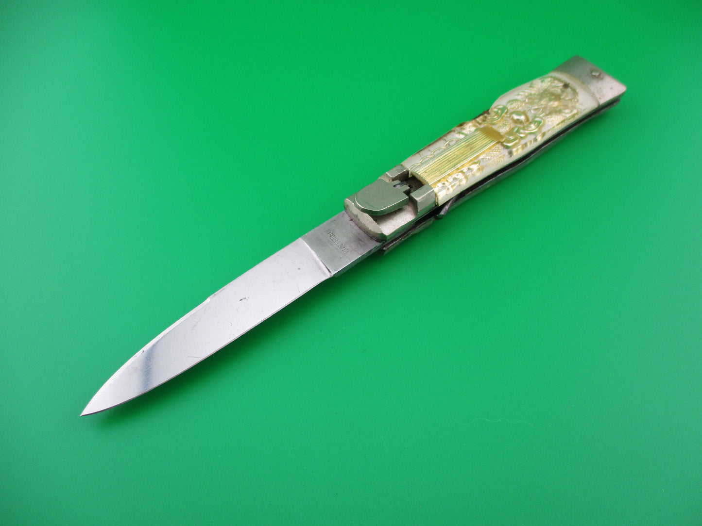 Rostfrei Bullfighter Dragon 19cm White Vintage Japanese Lever switchblade