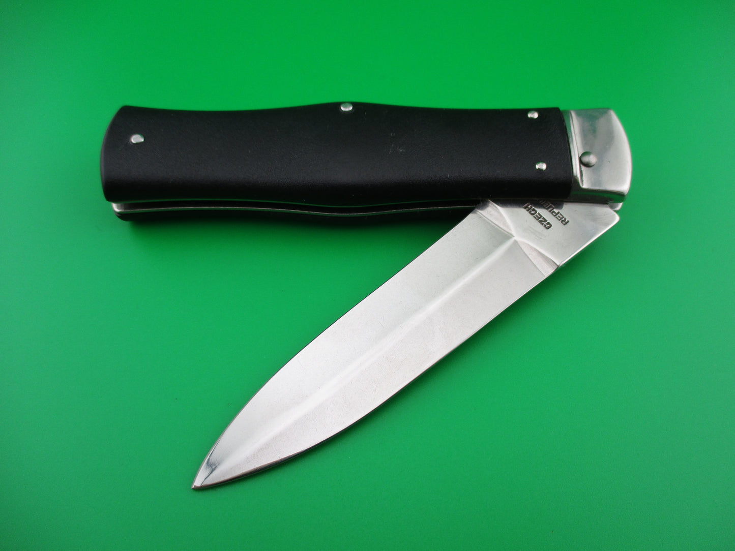 z MIKOV STAINLESS Model 241 Predator automatic knife