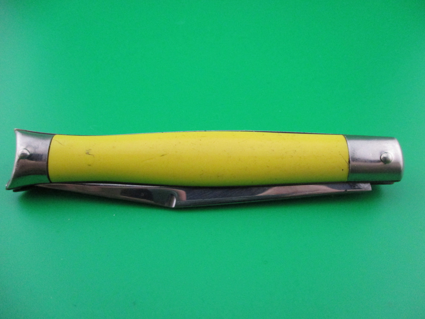 z Colonial SHUR-SNAP Fishtail Yellow late 1950s switchblade knife