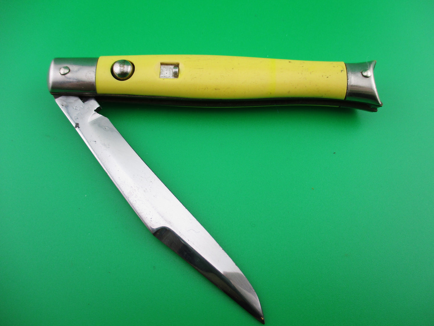 z Colonial SHUR-SNAP Fishtail Yellow late 1950s switchblade knife