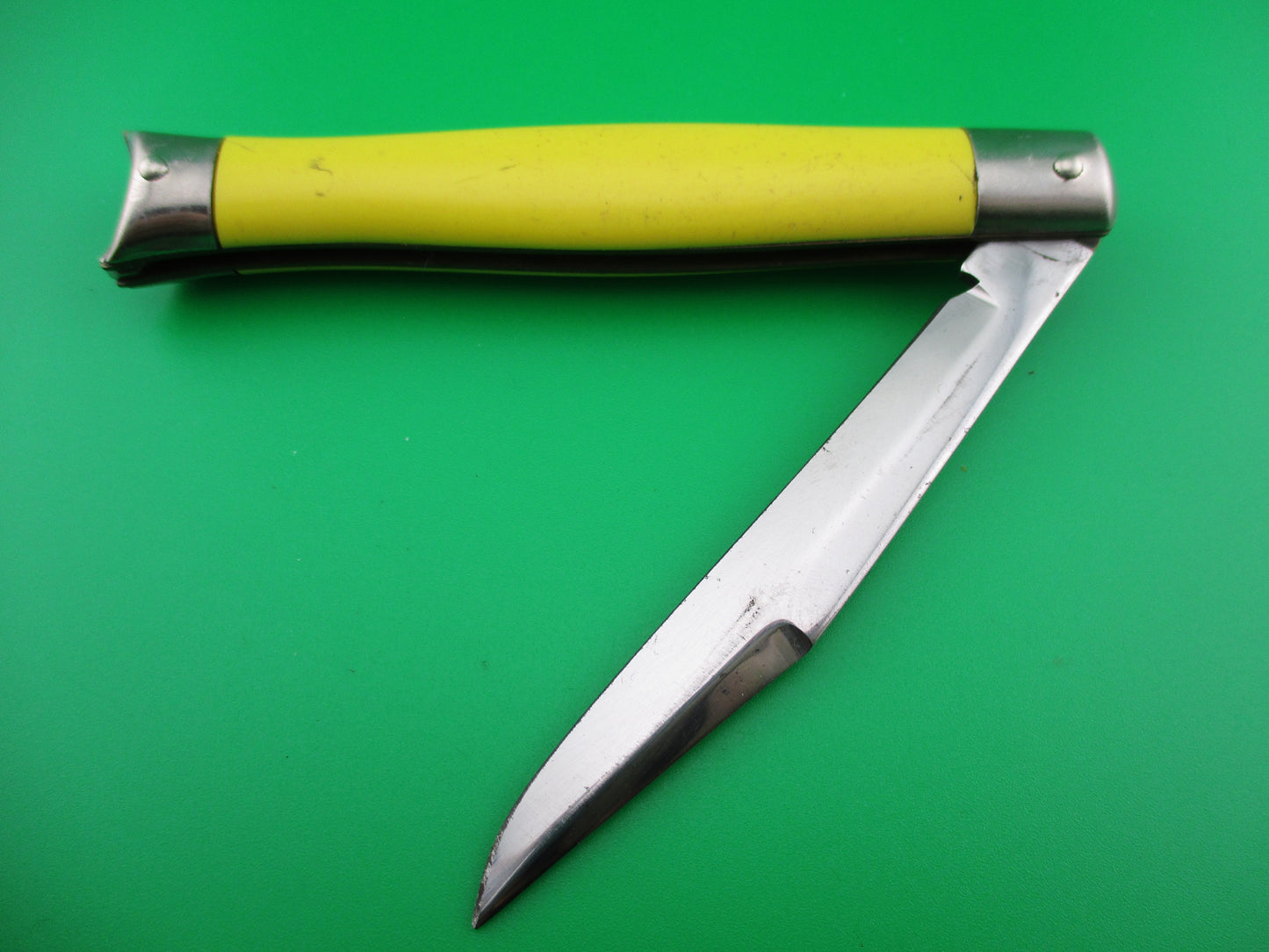 z Colonial SHUR-SNAP Fishtail Yellow late 1950s switchblade knife