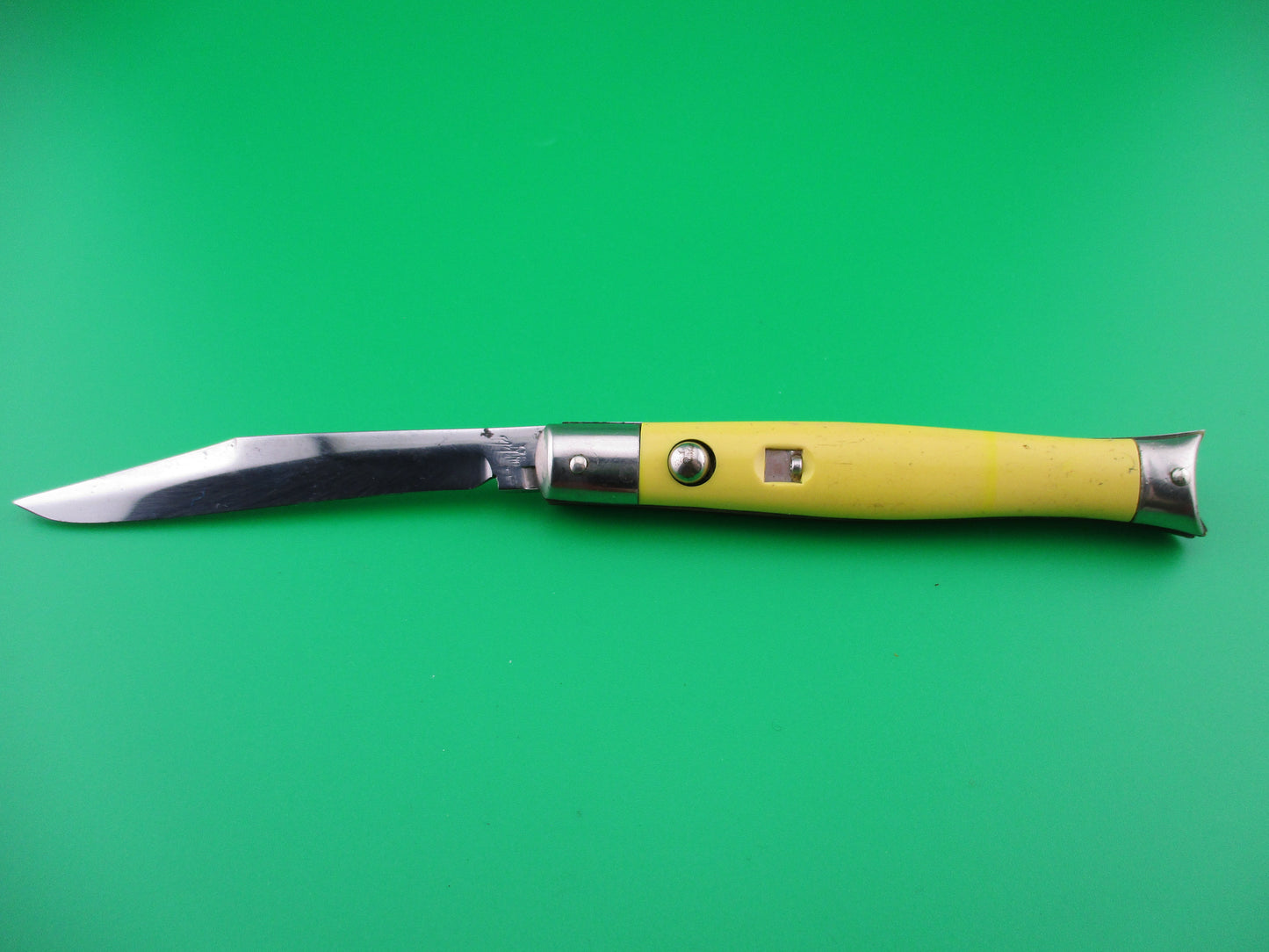 z Colonial SHUR-SNAP Fishtail Yellow late 1950s switchblade knife