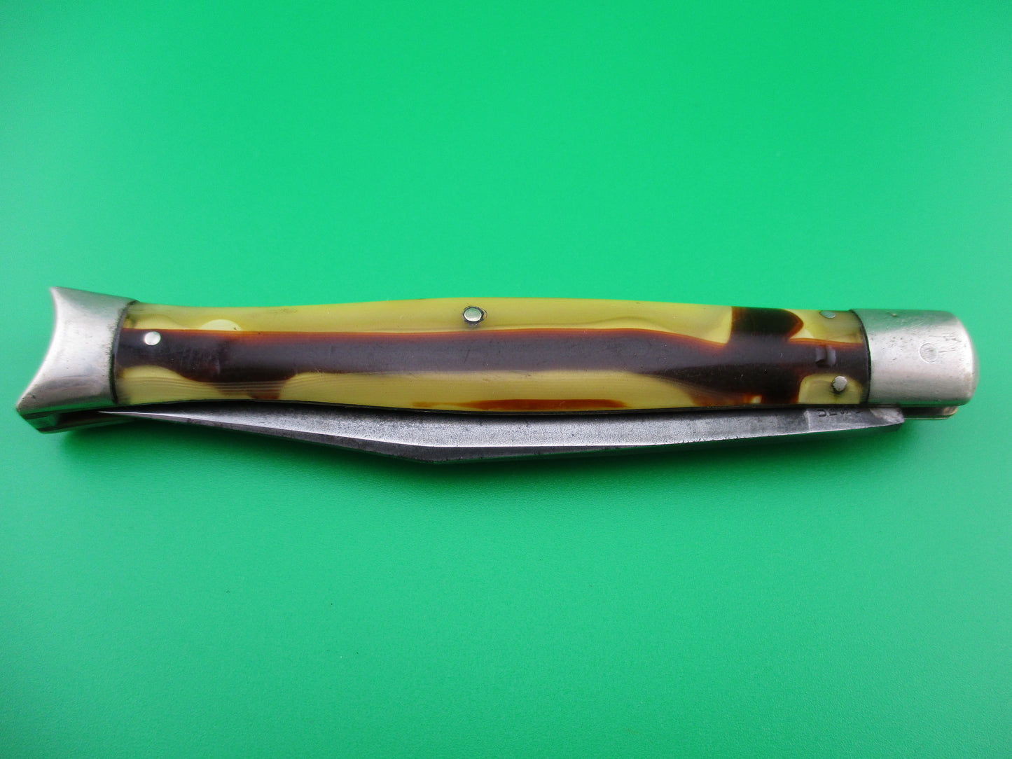 z SHAPLEIGH HARDWARE Vintage A5 Fishtail Butter & Molasses switchblade knife