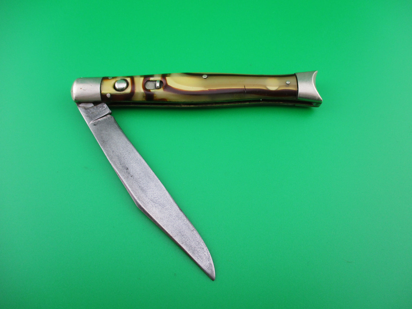 z SHAPLEIGH HARDWARE Vintage A5 Fishtail Butter & Molasses switchblade knife