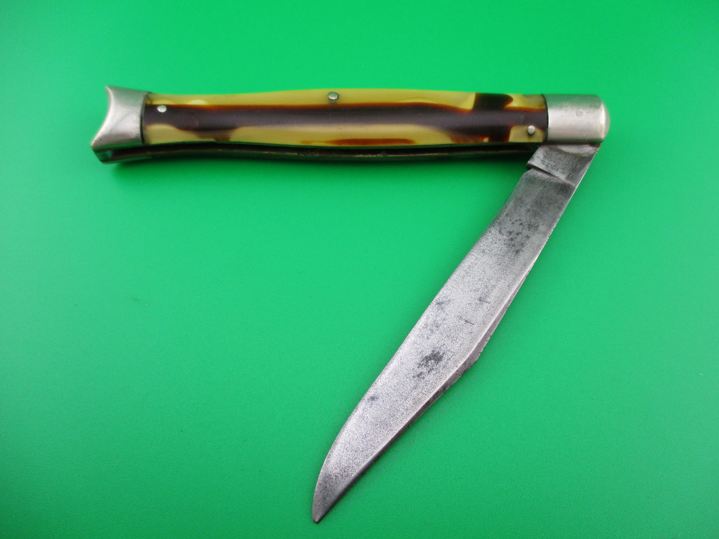 z SHAPLEIGH HARDWARE Vintage A5 Fishtail Butter & Molasses switchblade knife