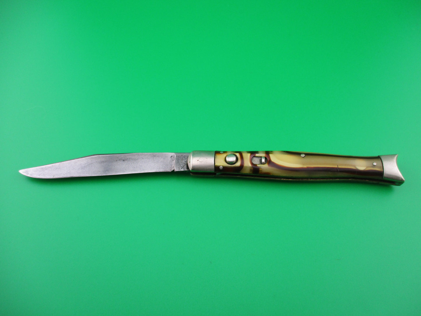 z SHAPLEIGH HARDWARE Vintage A5 Fishtail Butter & Molasses switchblade knife