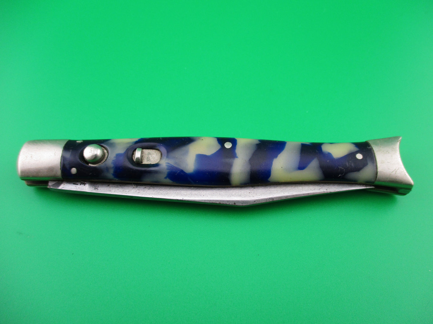 z SCHRADE WALDEN Fishtail Vintage Blueberries & Cream celluloid switchblade