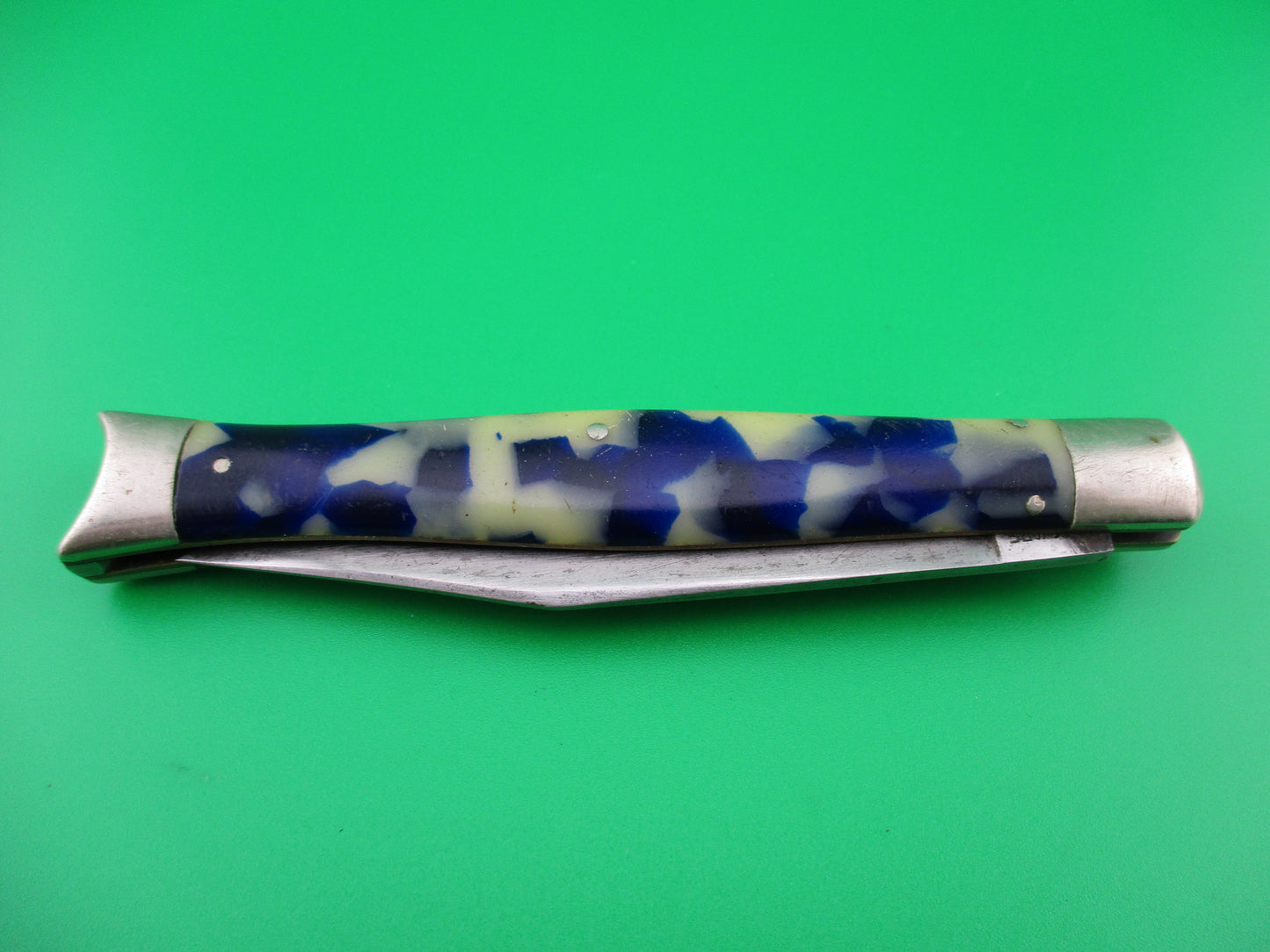 z SCHRADE WALDEN Fishtail Vintage Blueberries & Cream celluloid switchblade