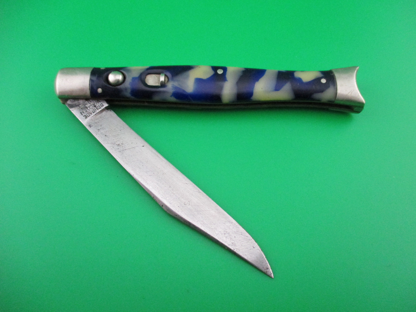 z SCHRADE WALDEN Fishtail Vintage Blueberries & Cream celluloid switchblade