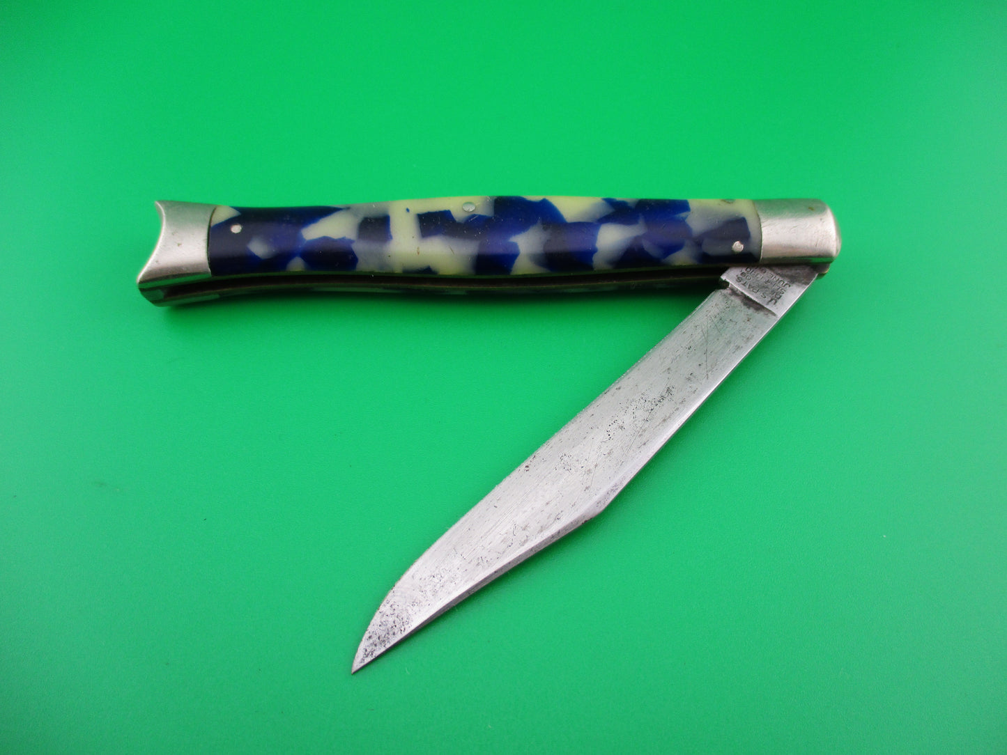 z SCHRADE WALDEN Fishtail Vintage Blueberries & Cream celluloid switchblade