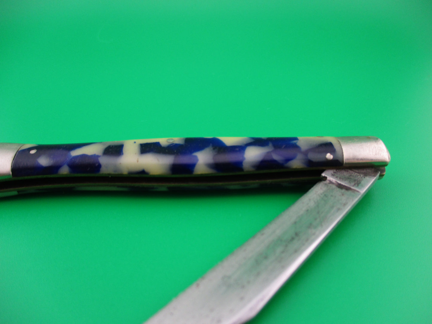 z SCHRADE WALDEN Fishtail Vintage Blueberries & Cream celluloid switchblade