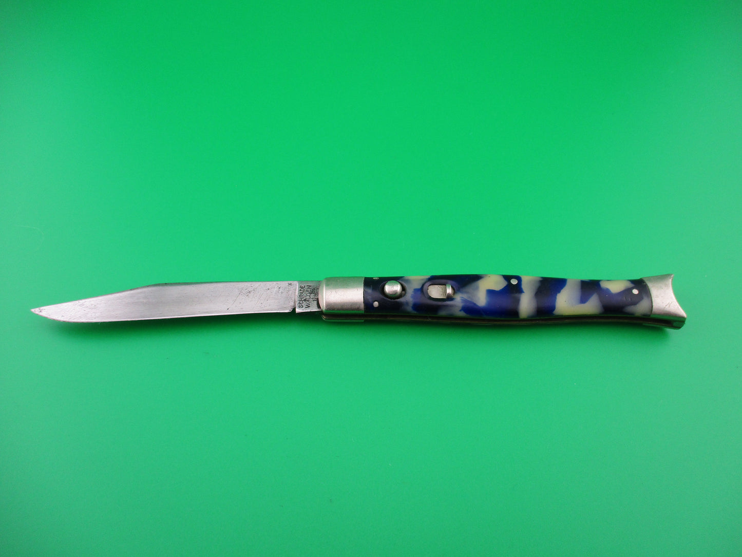 z SCHRADE WALDEN Fishtail Vintage Blueberries & Cream celluloid switchblade