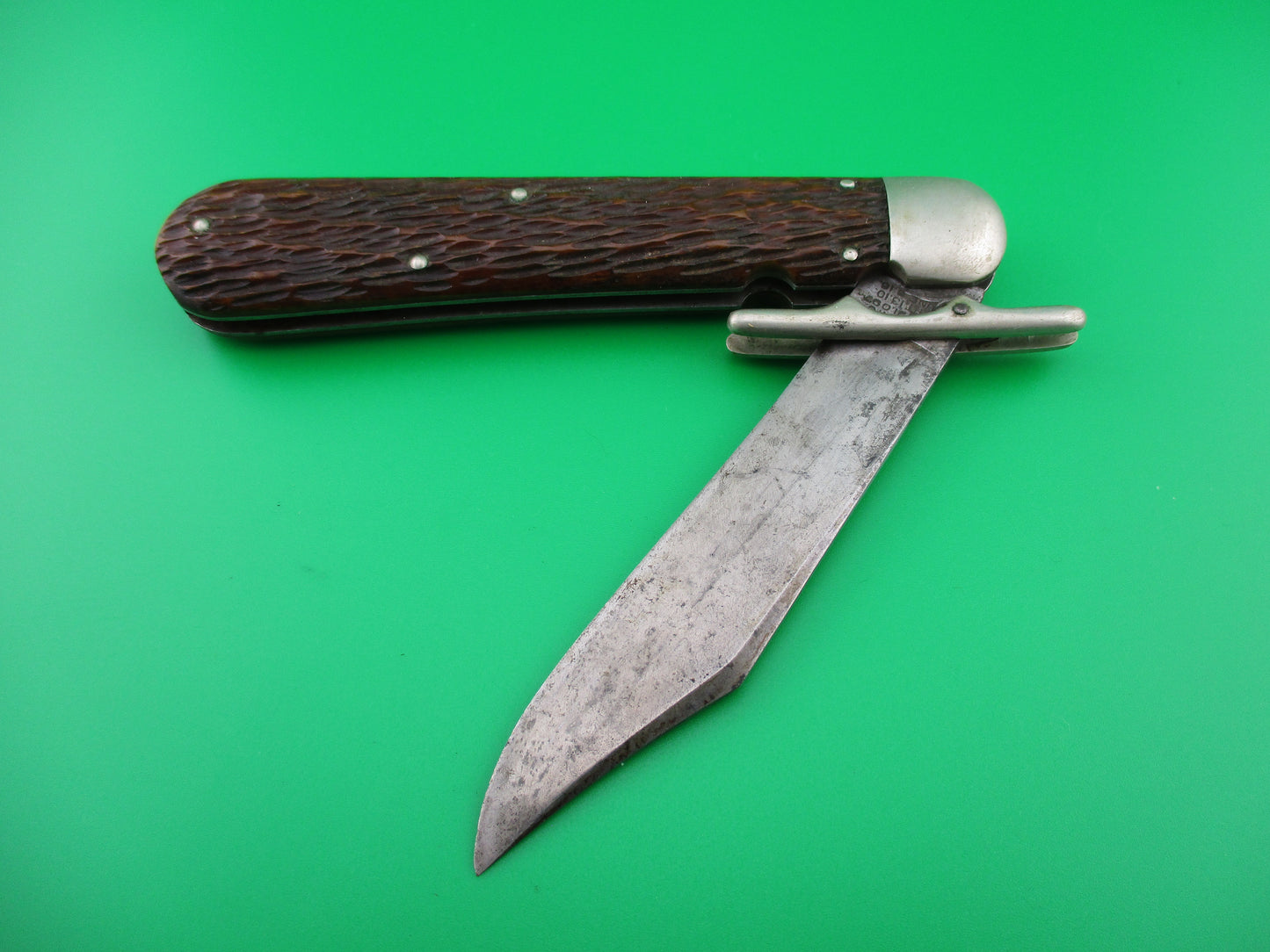 z SCHRADE CUT CO Hunter's Pride Folding Guard Bone Automatic knife