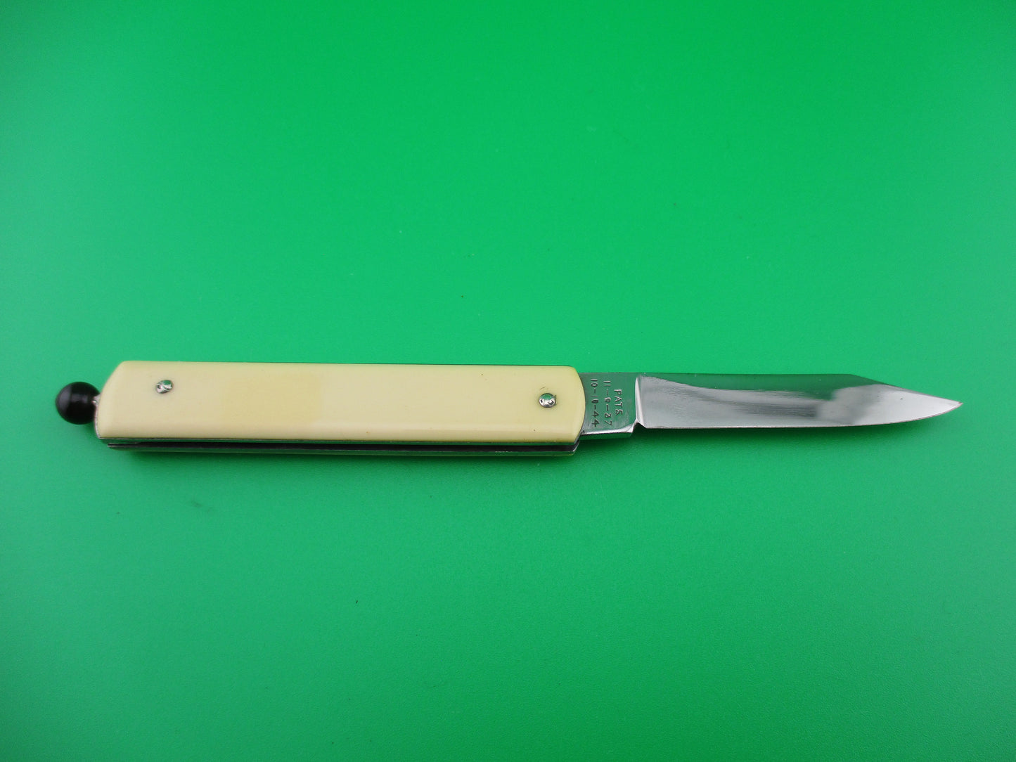 z GEORGE SCHRADE KNIFE CO Pullball Cream switchblade knife like new