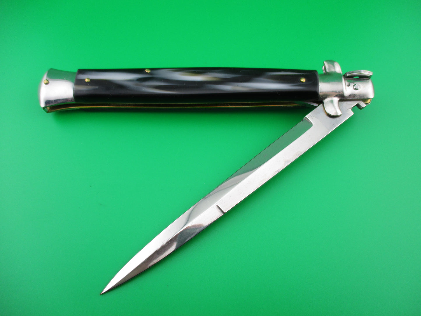 MADE IN ITALY 33cm Italian Swivel Bolster Stiletto Black streaked switchblade
