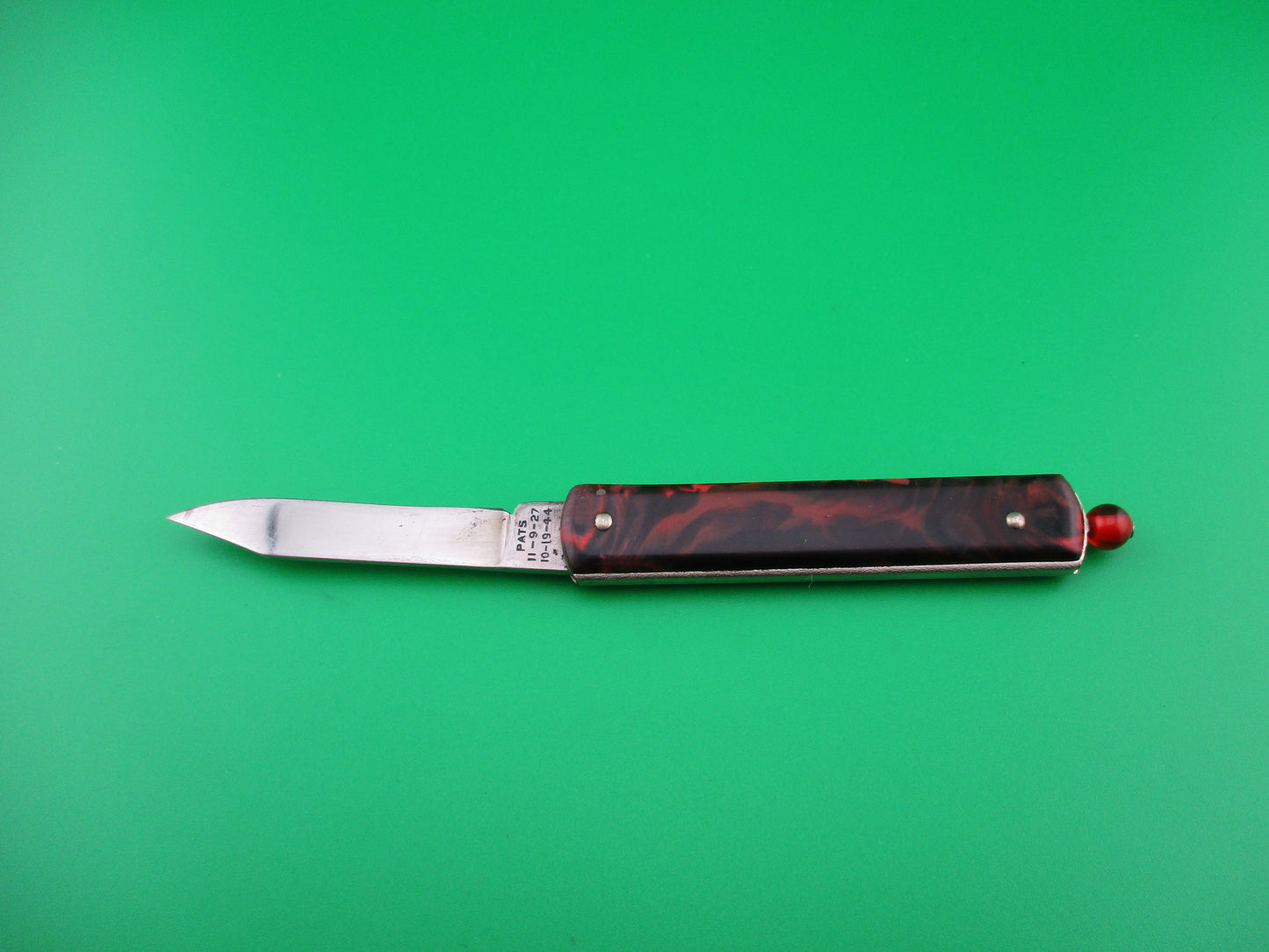 GEORGE SCHRADE KNIFE CO Pullball Red swirl switchblade knife w/sheath
