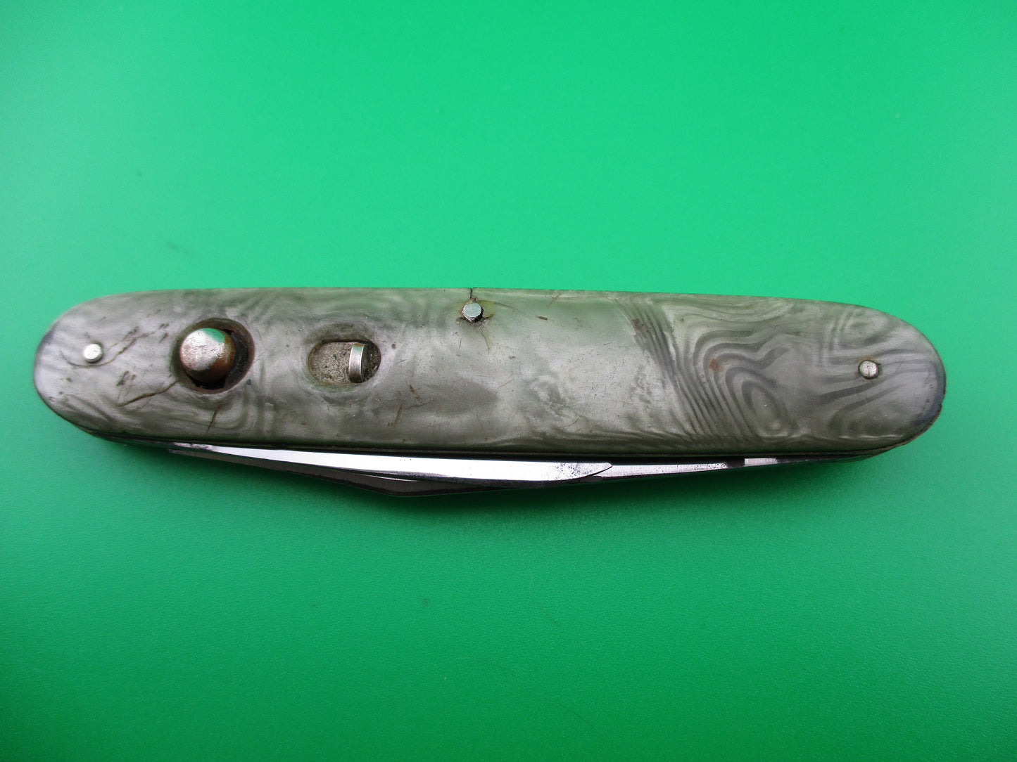 Schrade Walden Large Double Smoked Pearl 750 automatic knife