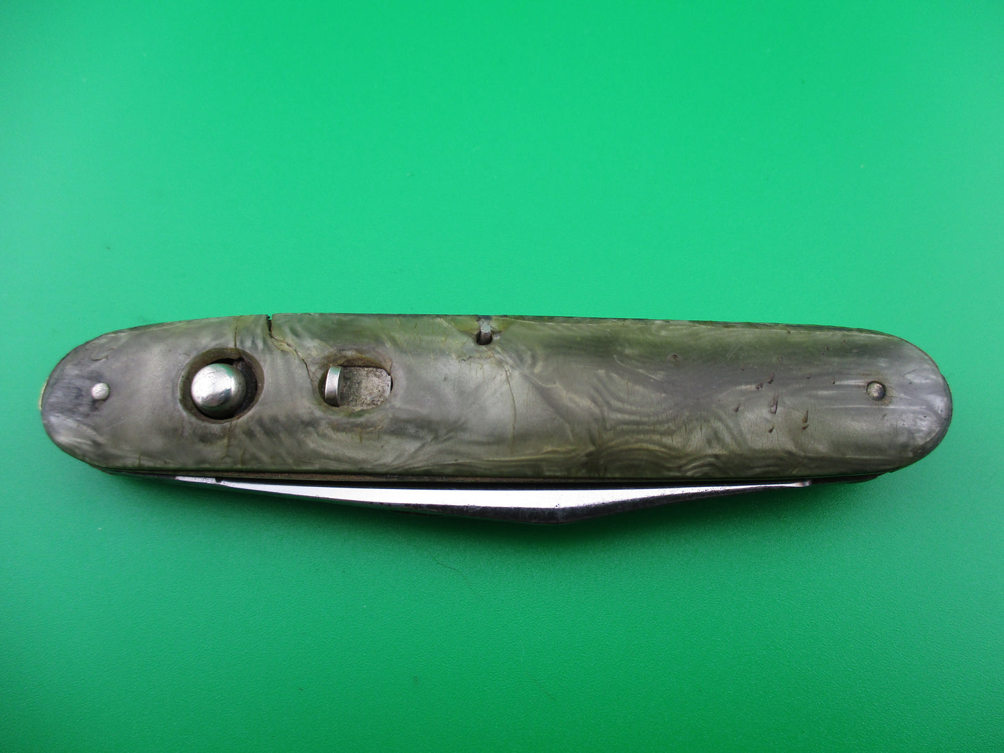 Schrade Walden Large Double Smoked Pearl 750 automatic knife
