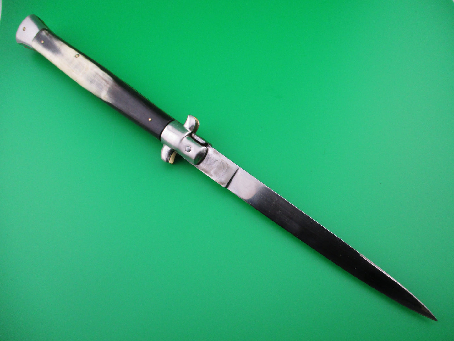 z Rostfrei 33cm Italian Transitional Stiletto Black & Cream horn switchblade