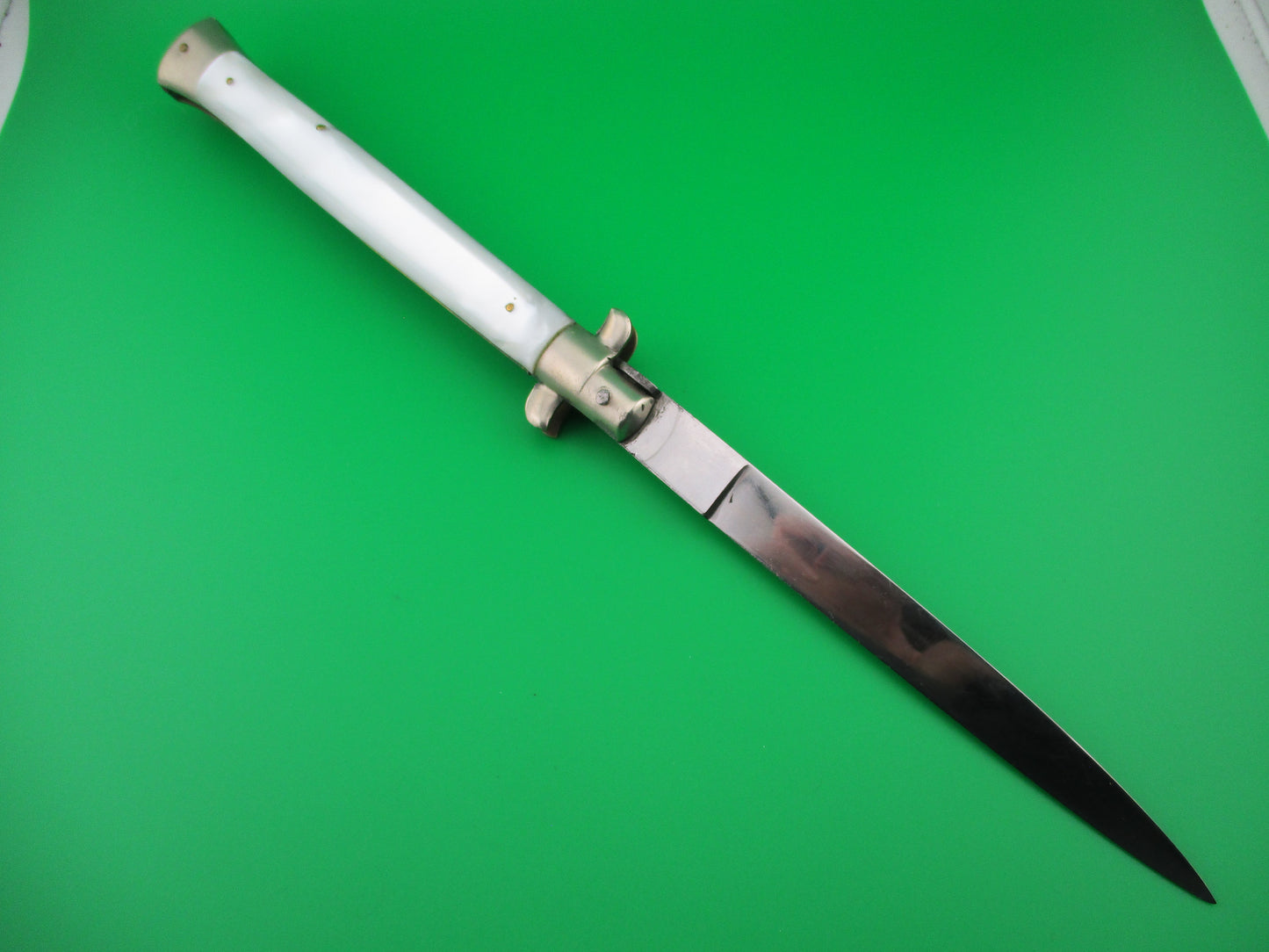 z Rostfrei (slant) 33cm Italian Transitional Pearlex Stiletto switchblade