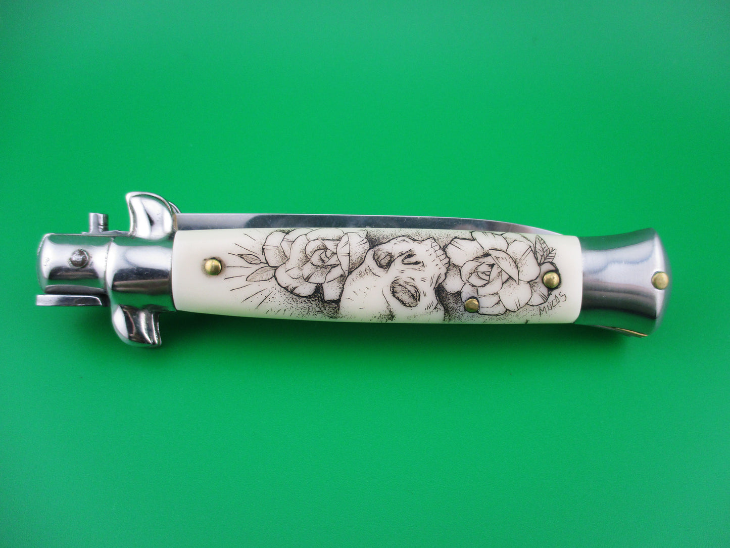 z MADE ITALY 20cm Italian Stiletto Swivel bolster Skulls & Roses scrimshaw automatic knife