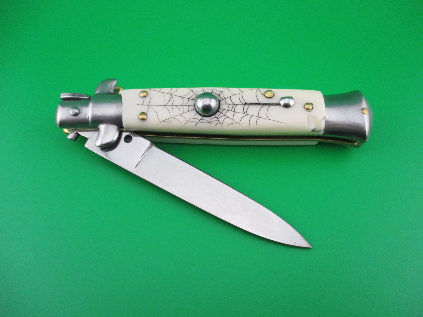 z MADE ITALY 20cm Italian Stiletto Swivel bolster Skulls & Roses scrimshaw automatic knife