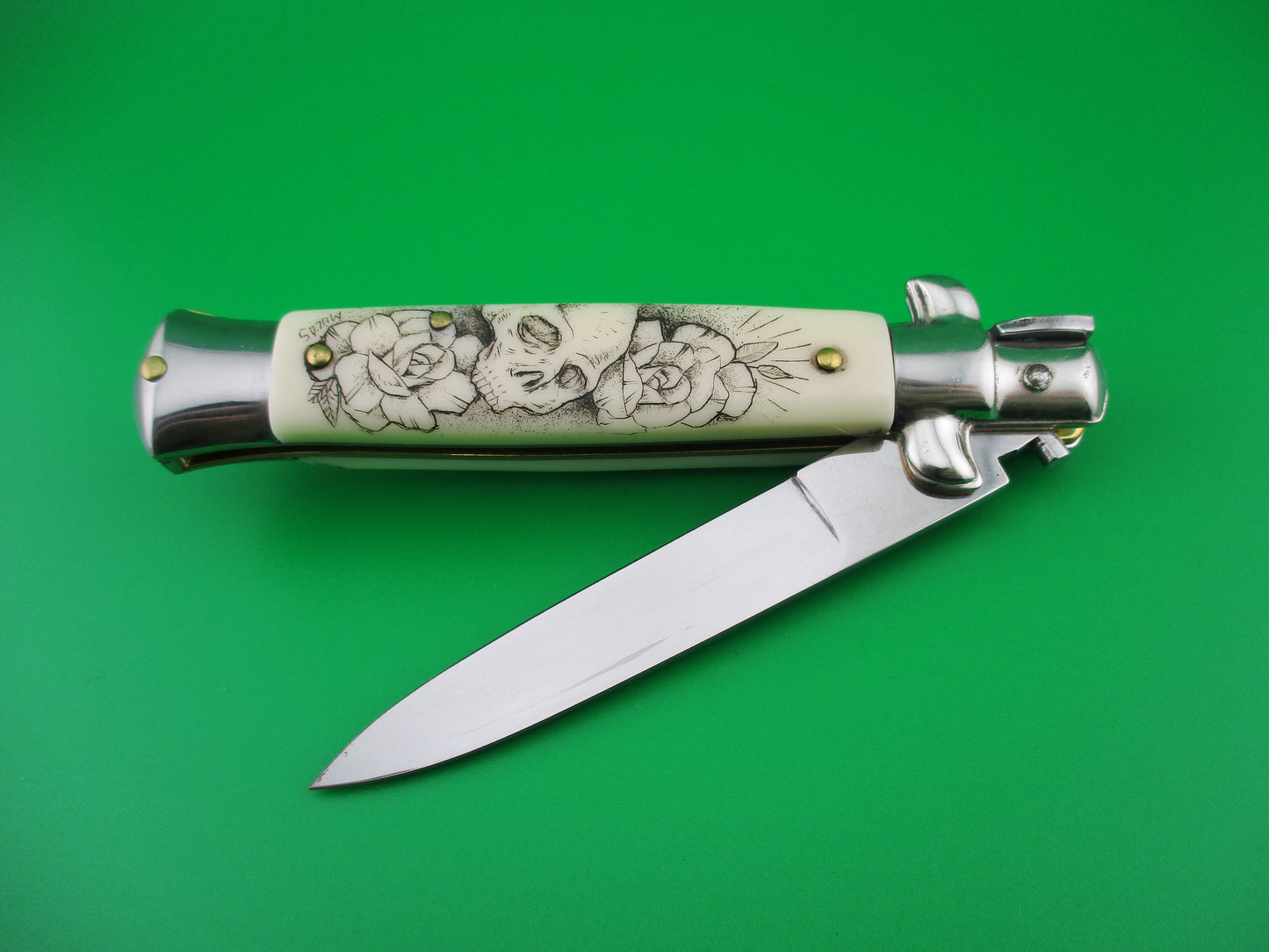 z MADE ITALY 20cm Italian Stiletto Swivel bolster Skulls & Roses scrimshaw automatic knife