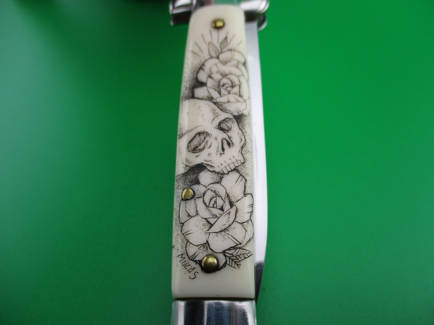 z MADE ITALY 20cm Italian Stiletto Swivel bolster Skulls & Roses scrimshaw automatic knife