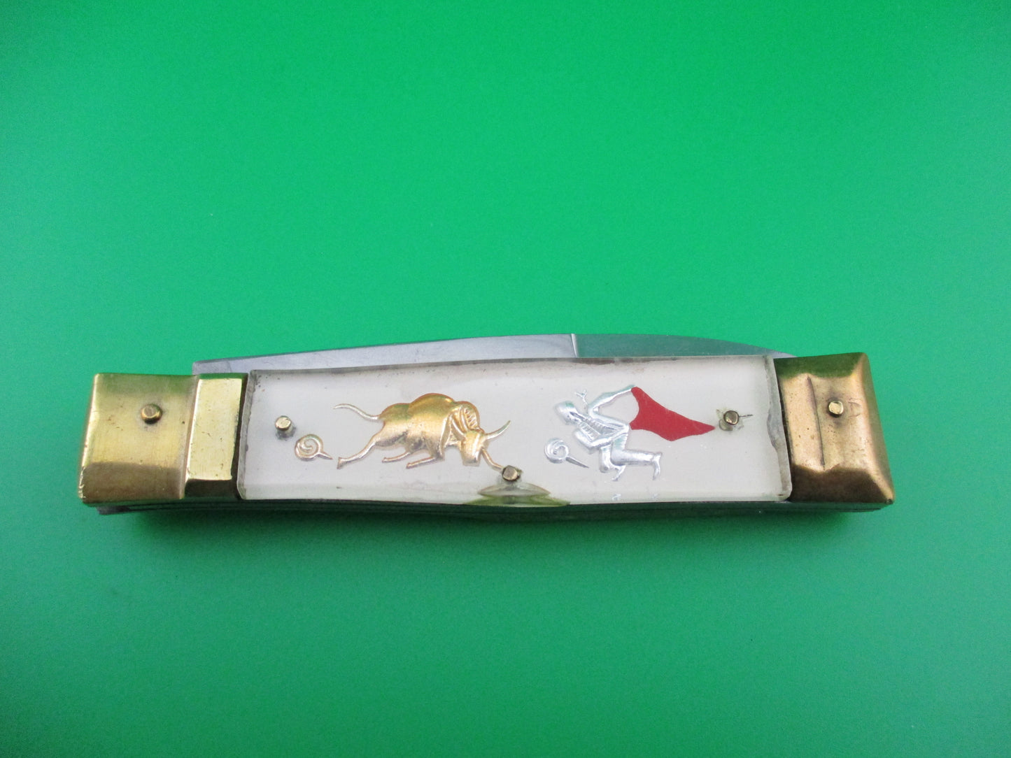 STAINLESS STEEL Bullfighter Dragon 19cm Mexican White & Gold Vintage Lever souvenir knife