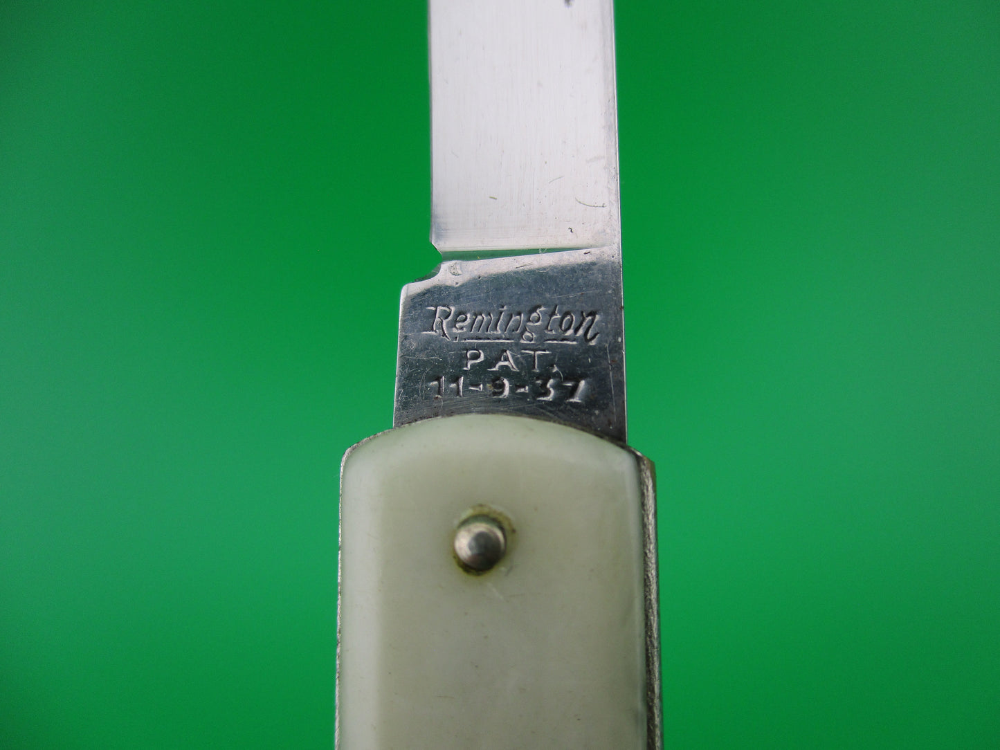 z Remington R17 Pullball Hi-Speed Gas advertising automatic knife