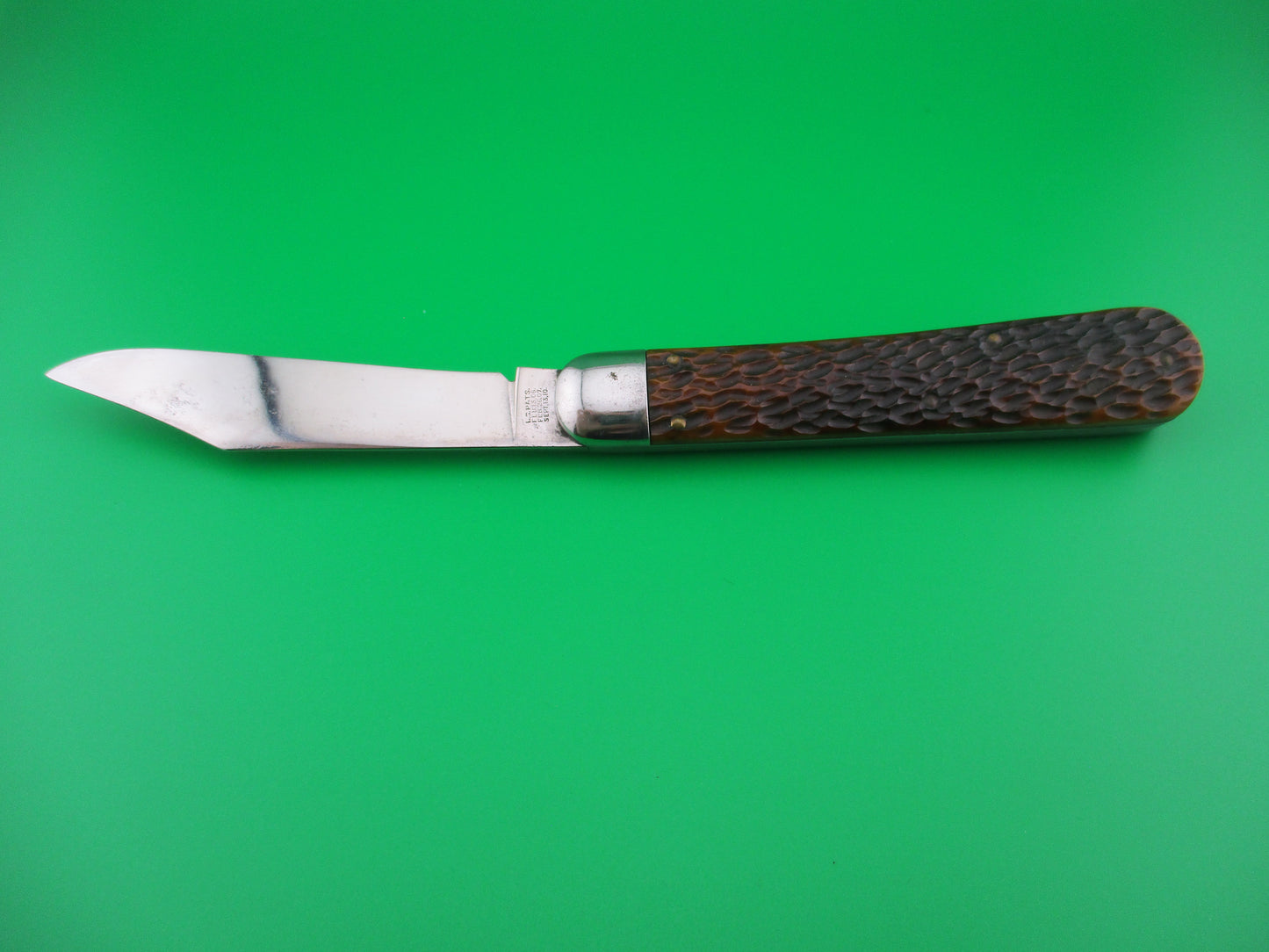 z SCHRADE CUT CO Hunter Early 1543 3/4 Picked Bone switchblade knife