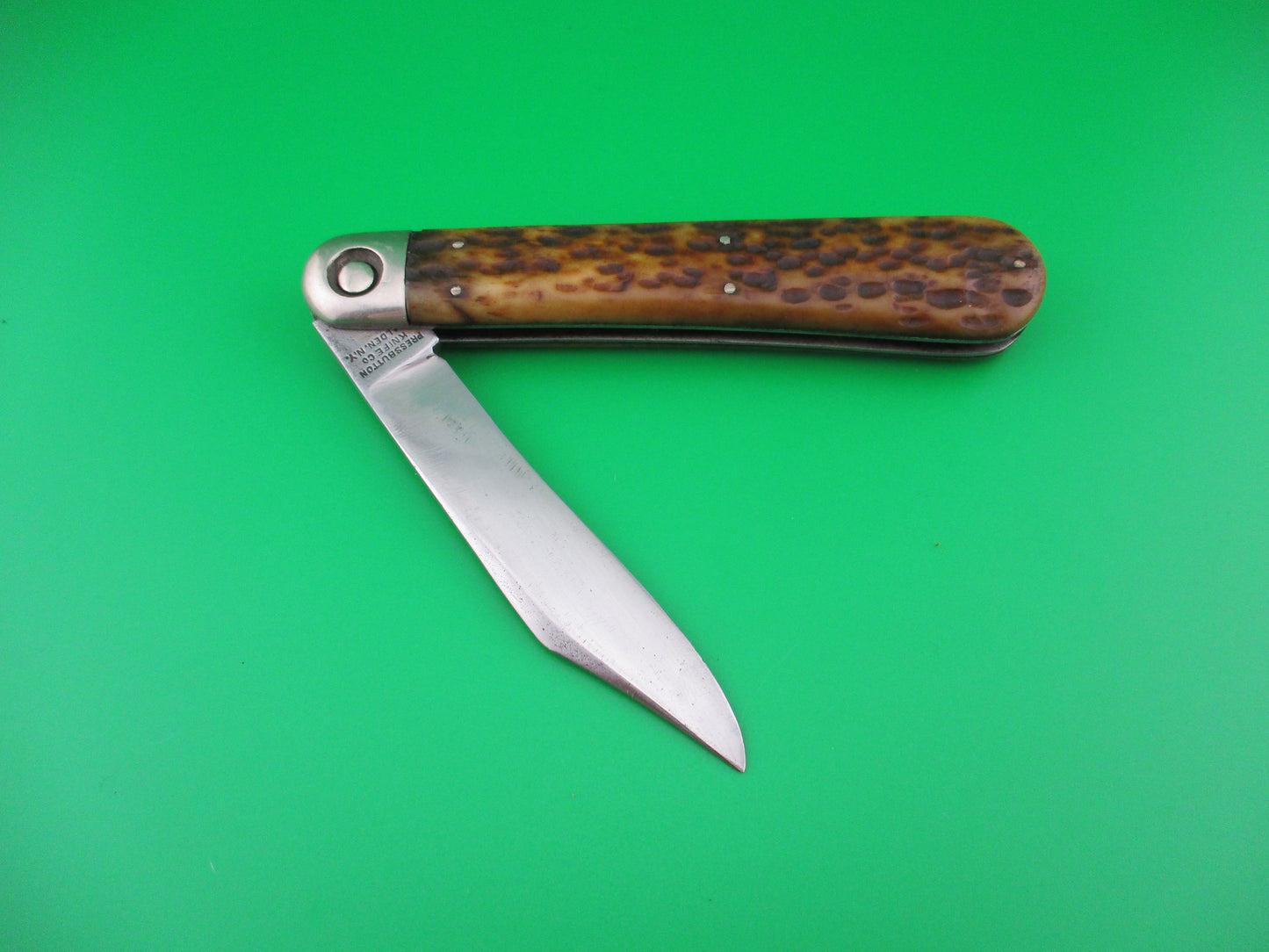 z Press Button Knife Co INVINCIBLE antique switchblade