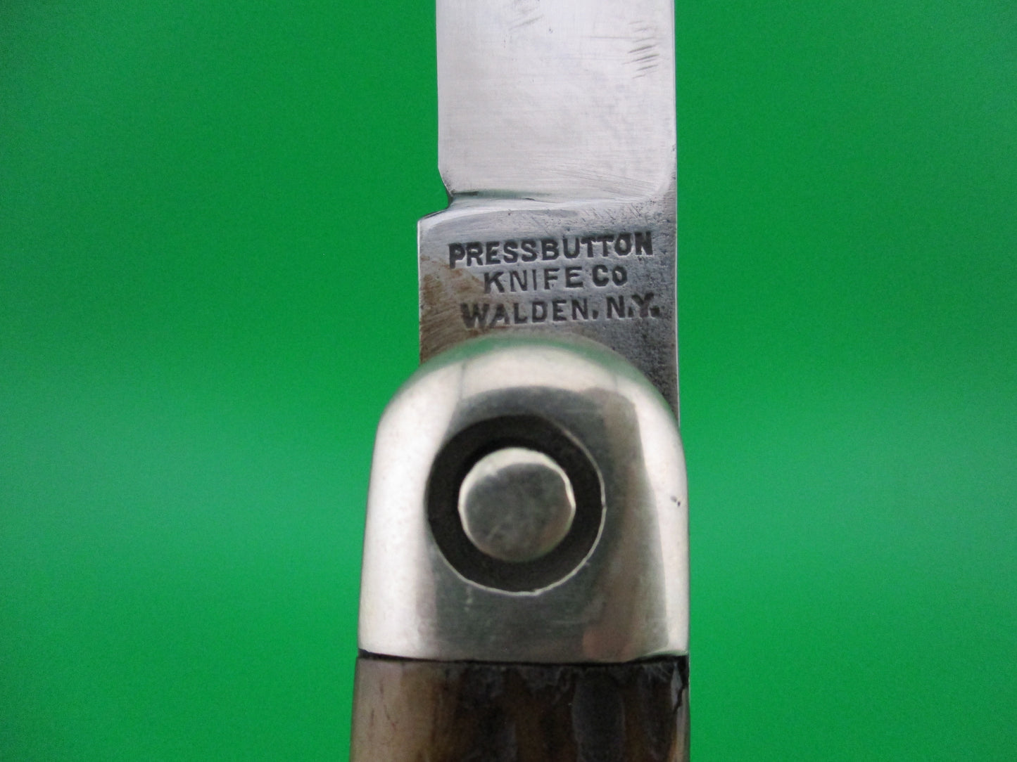 z Press Button Knife Co INVINCIBLE antique switchblade