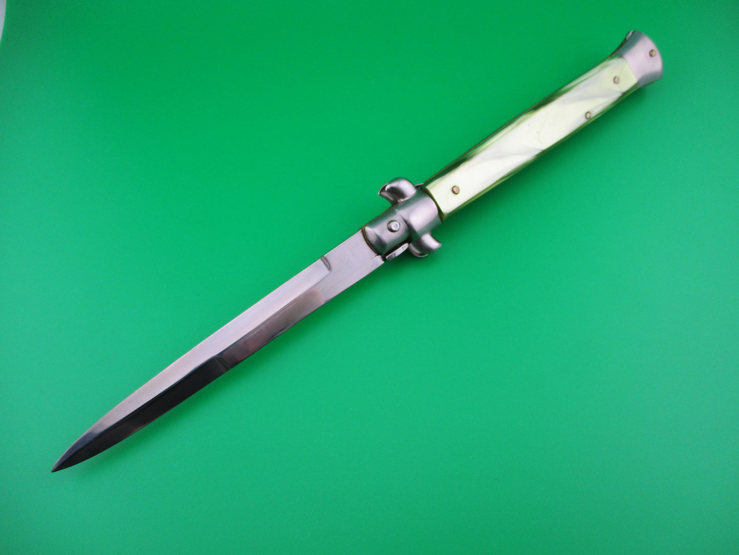 Italian 28cm Stiletto Swivel bolster Green pearlex automatic knife sterile