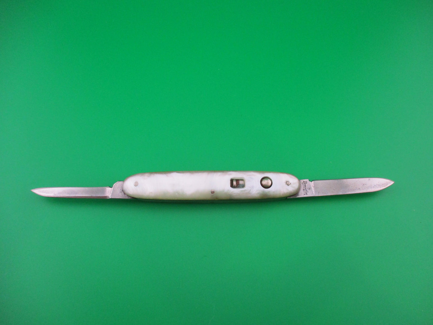 Remington 8065 Double Pearl 1940s Vintage switchblade knife