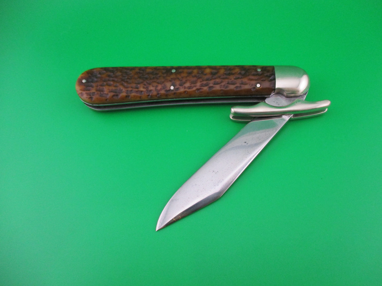 z PRESS BUTTON KNIFE CO The VICTOR Antique switchblade knife